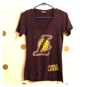 Women’s Lakers v-neck T-shirt dark purple medium